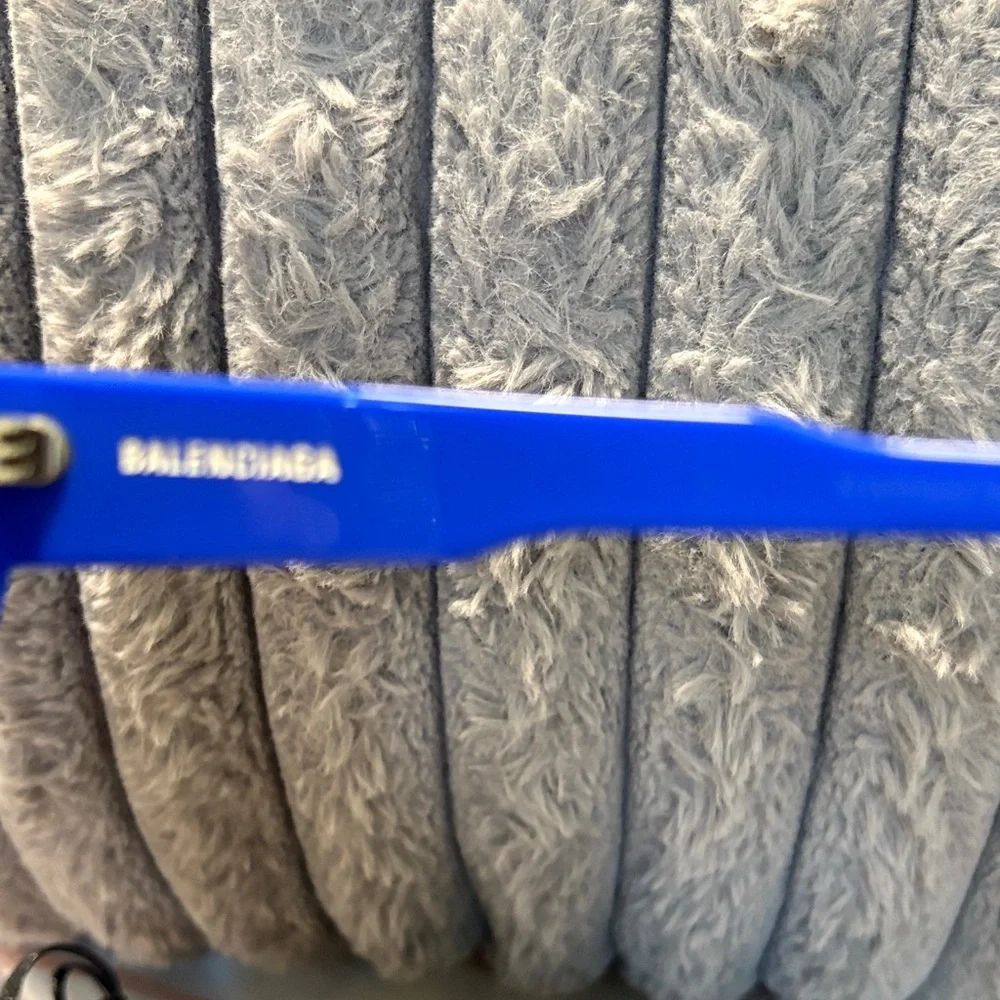 Balenciaga Vibrant Blue Eyewear - Picture 6 of 9